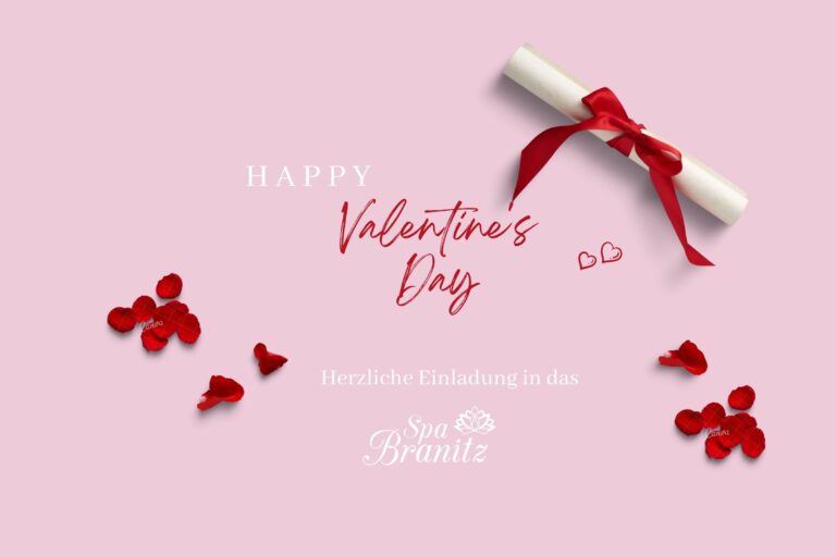 Rolle mit rotem Band auf rosa Hintergrund neben Rosenblättern und Valentinstagsgruß